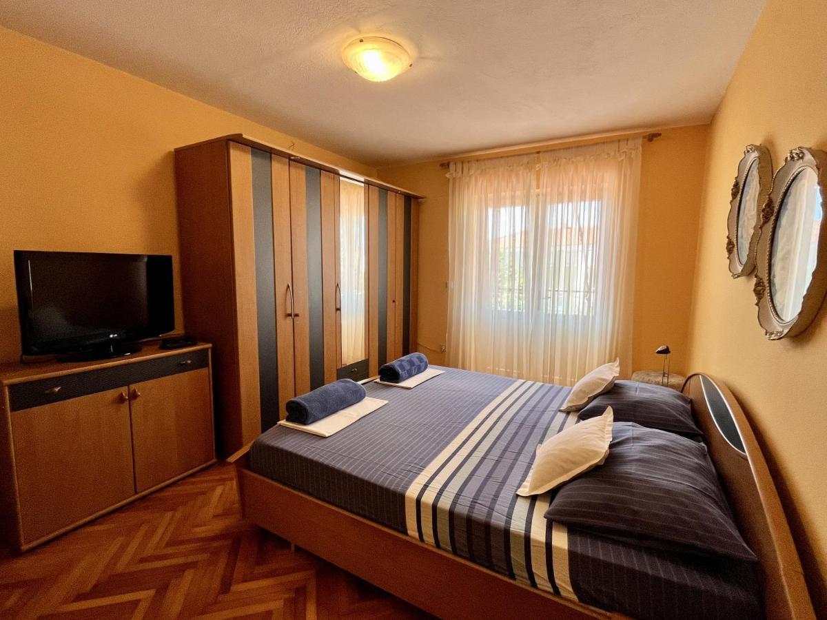 Apartments And Rooms With Parking Space Makarska - 18028 외부 사진